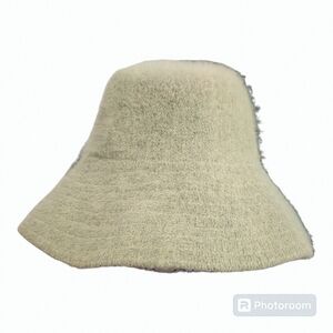 Liz Claiborne light green bucket hat